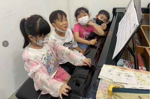 [成人及兒童文藝興趣班]11-12月聖誕節主題黏土及油繪班等即日起接受報名~